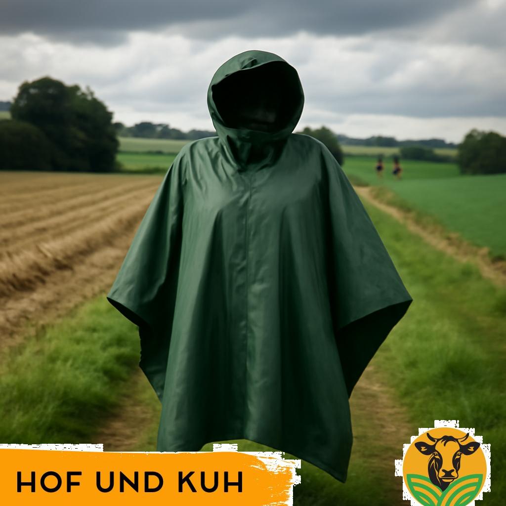ALT Text: „Verschiedene bunte Regenponchos für die deutsche Landwirtschaft, getragen von Landwirten bei regnerischem Wetter auf dem Feld.“